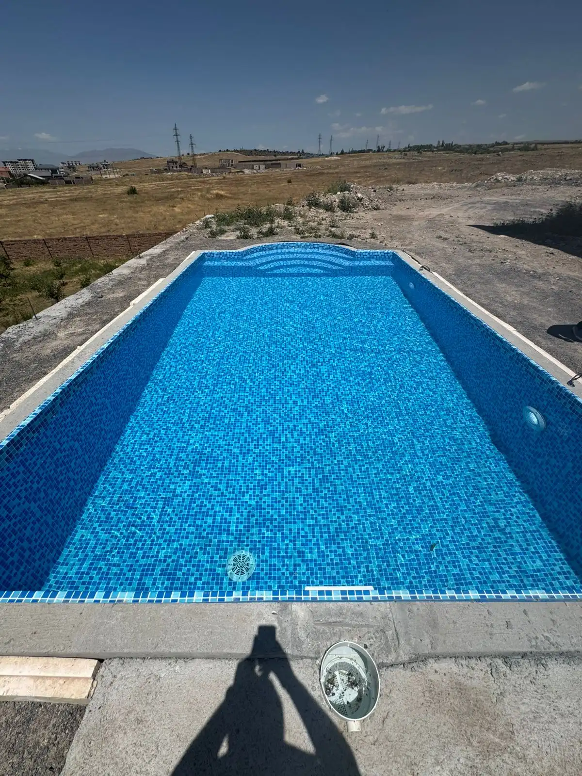 լույսերով-լողավազան