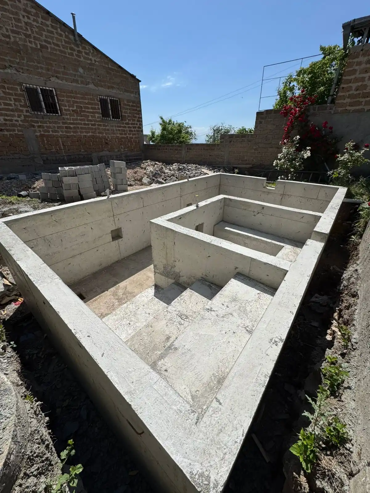 լողավազան-տան-հարևանությամբ