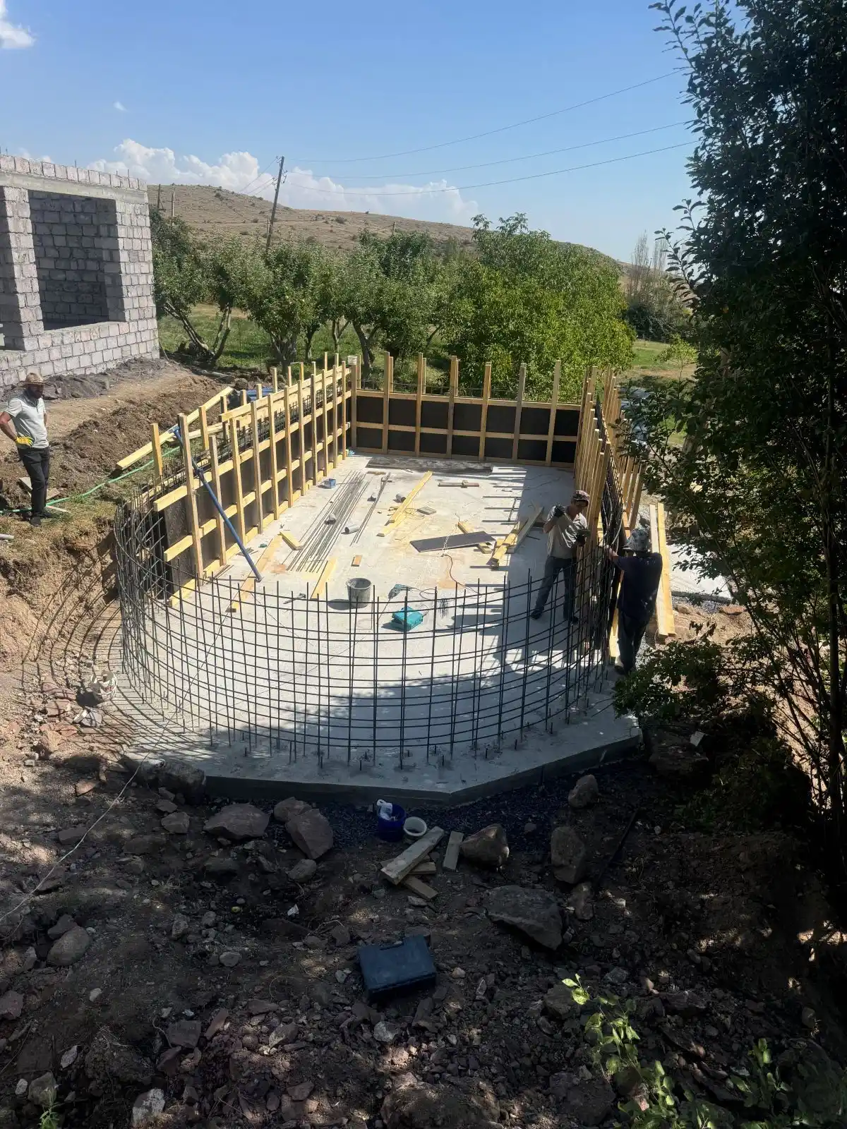լողավազանի-հիմքի-կառուցում