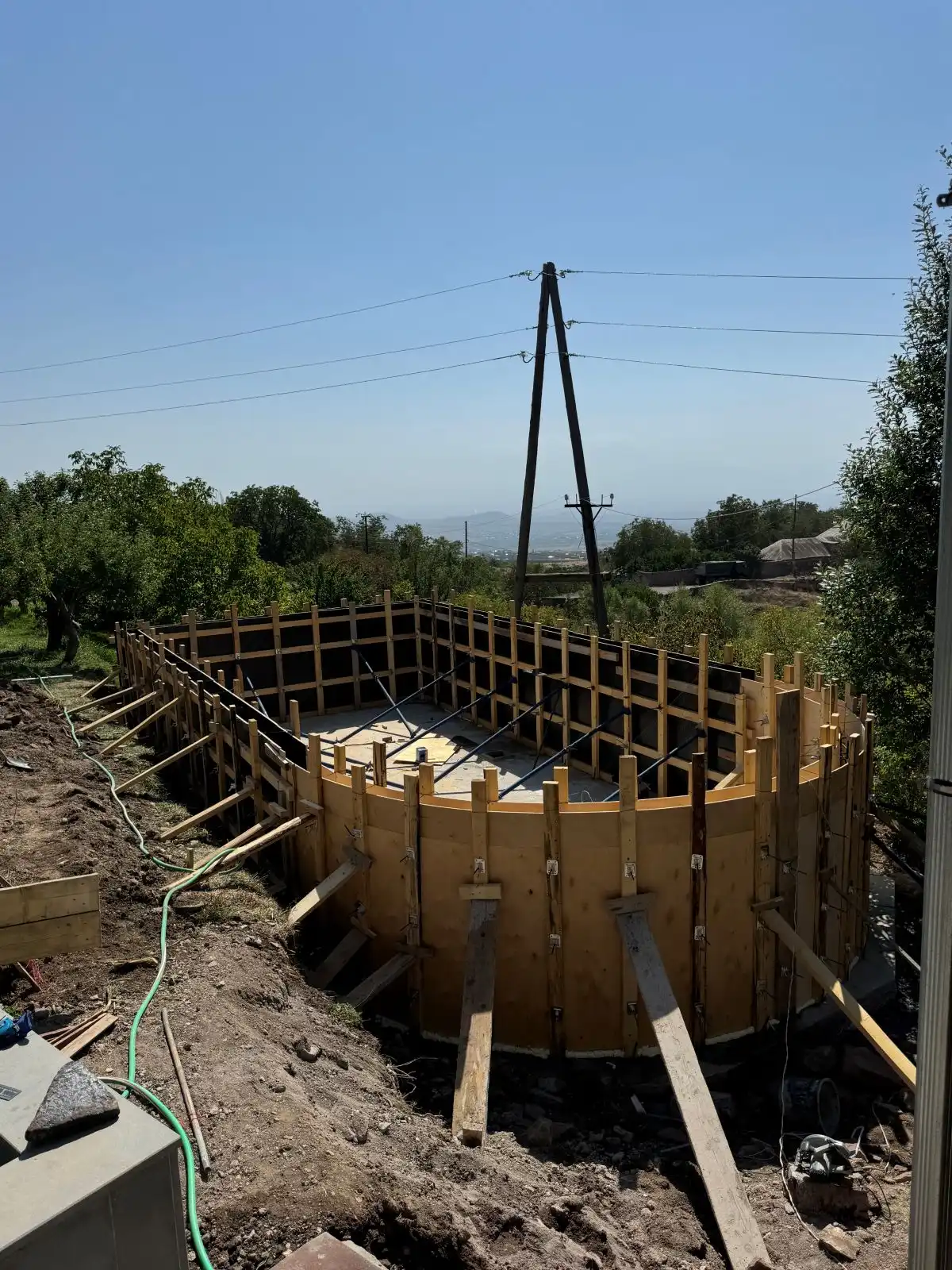 լողավազանի-հիմքի-կառուցում