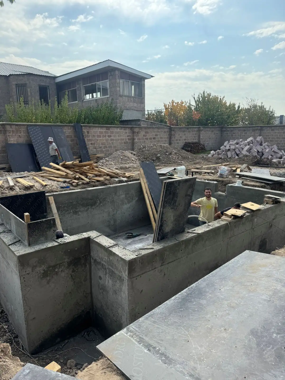 լողավազանի-հիմքի-կառուցում