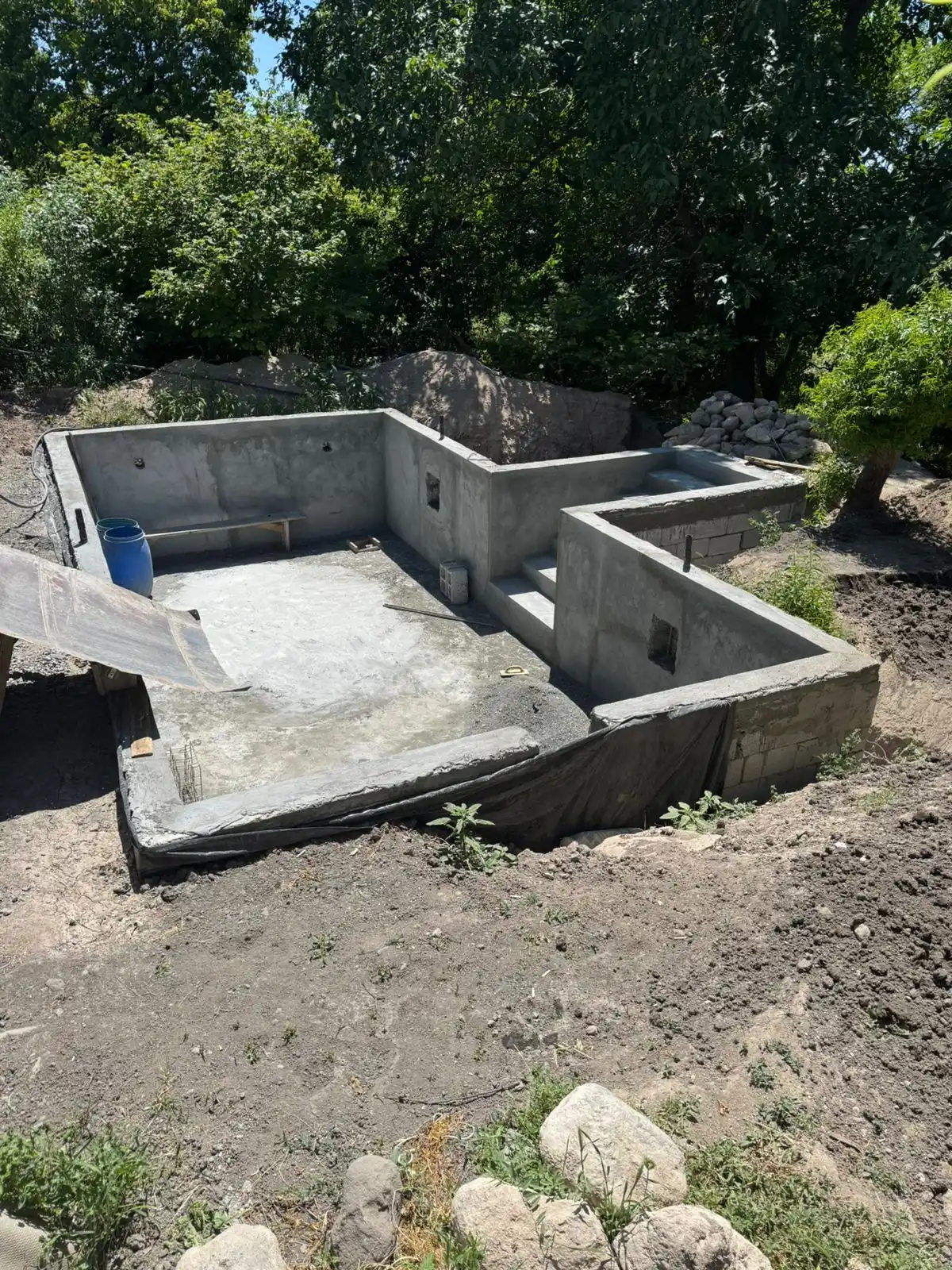 լողավազանի-հիմքի-կառուցում