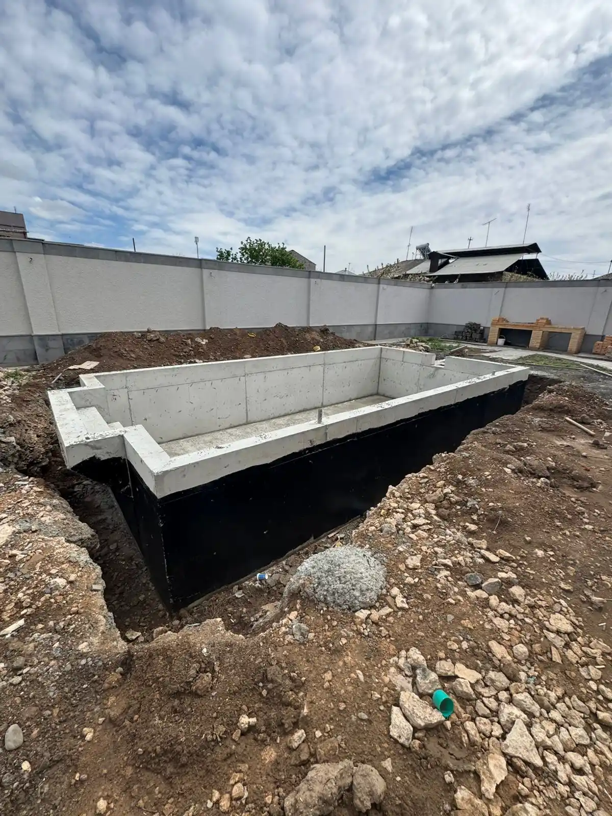 լողավազանի հիմքի կառուցում