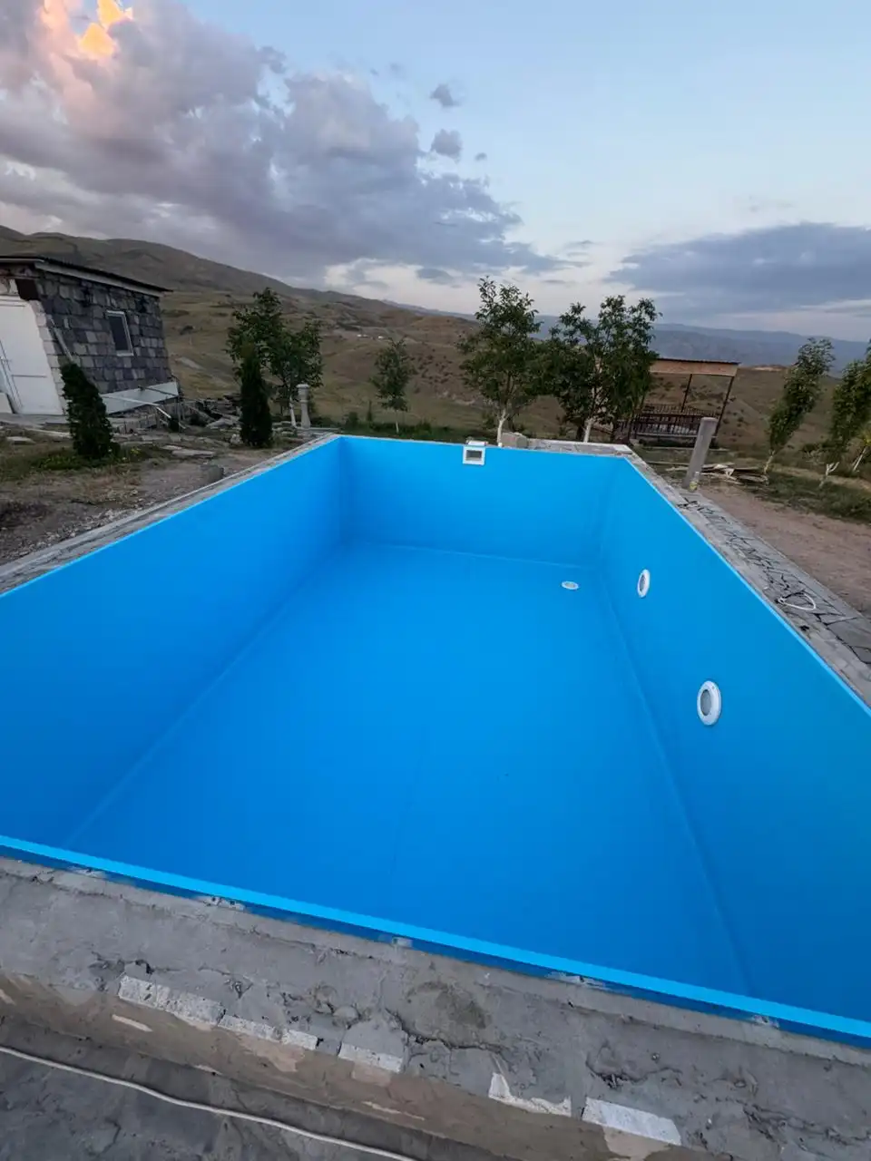կապույտ-լողավազան