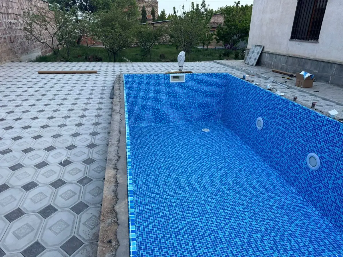 շքեղ-լողավազան