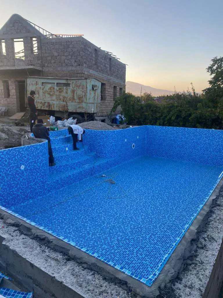 որակյալ-լողավազան